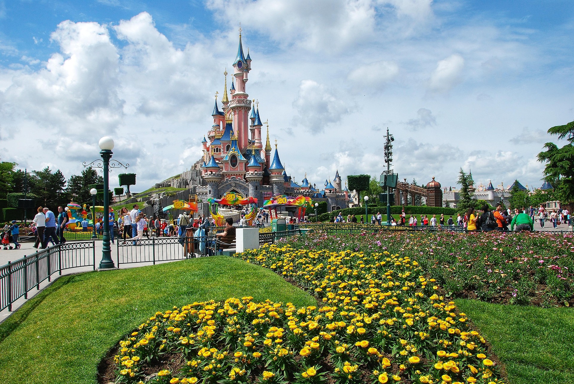 The Best Ways to Get to Disneyland Paris from Charles de Gaulle